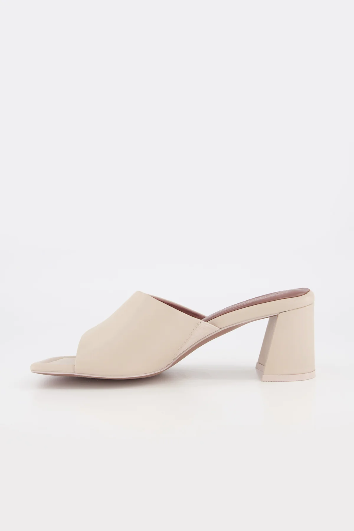 Lola - Image 10