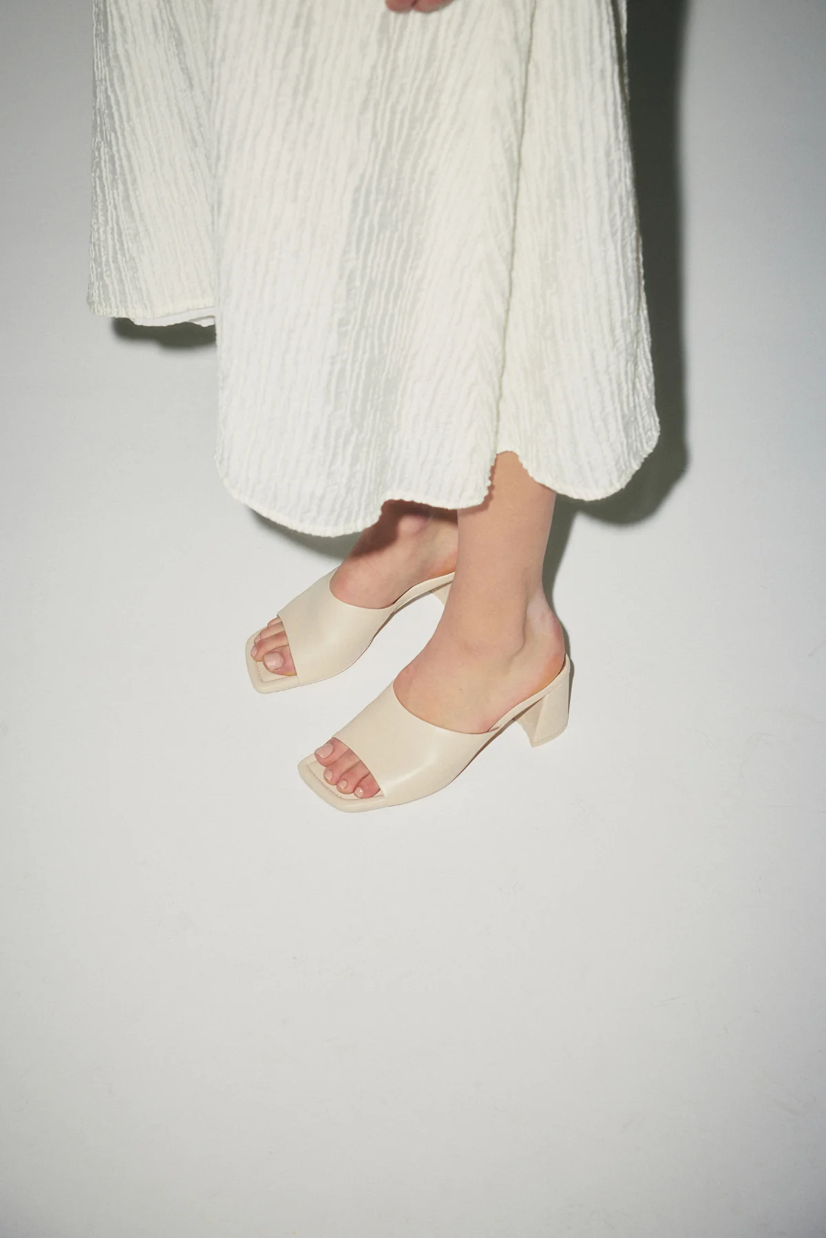 Lola - Image 12