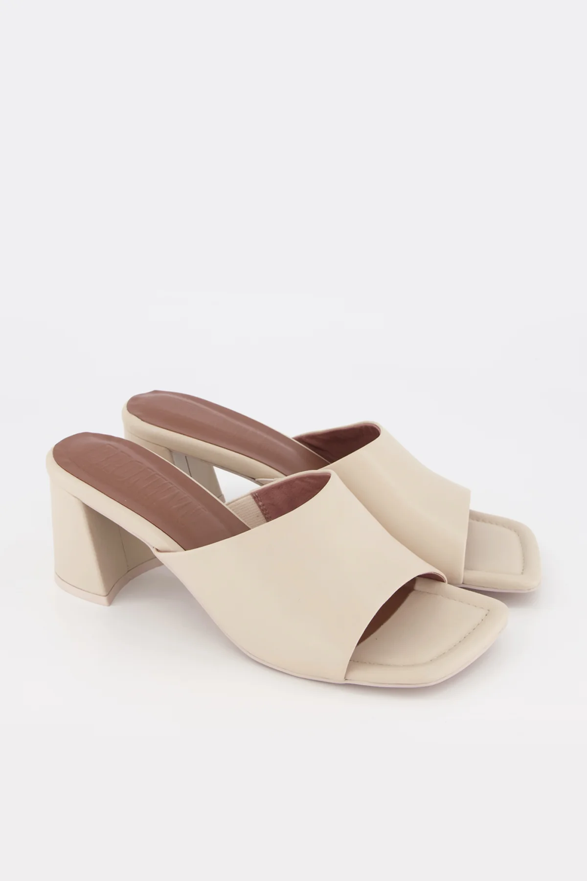 Lola - Image 8