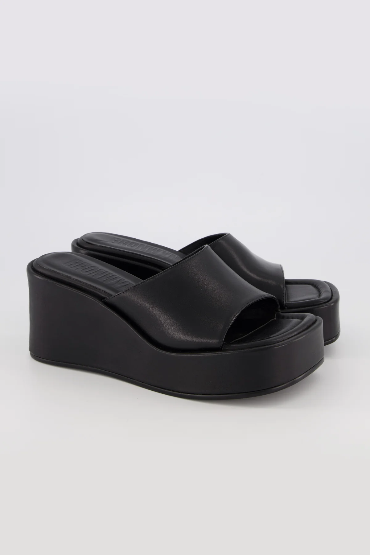 Tia - Image 7